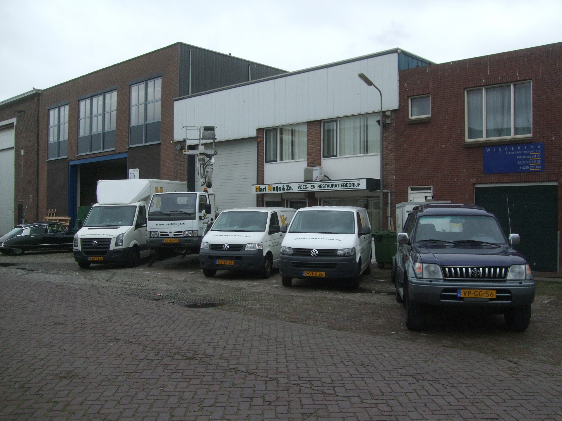 Bedrijfspand en voertuigen van Mart Muijs & Zn.